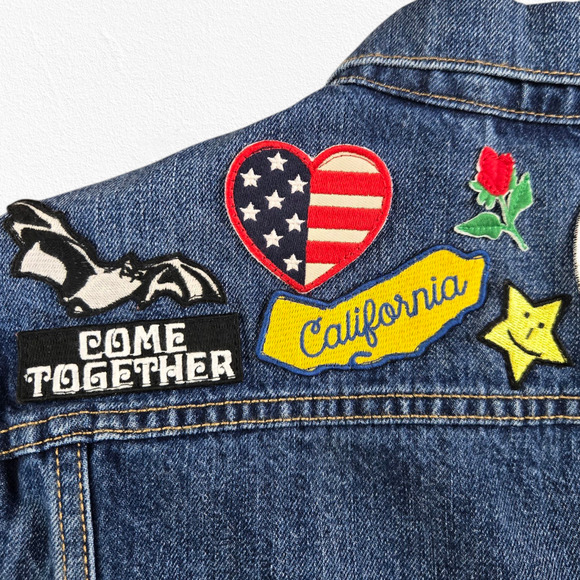 Levi’s Trucker Jean Jacket Patchwork Americana Graphic Statement Denim Size XS - Picture 11 of 13